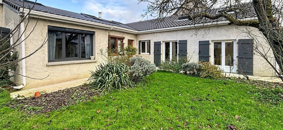 Maison à Roissy-En-Brie 114m²  1