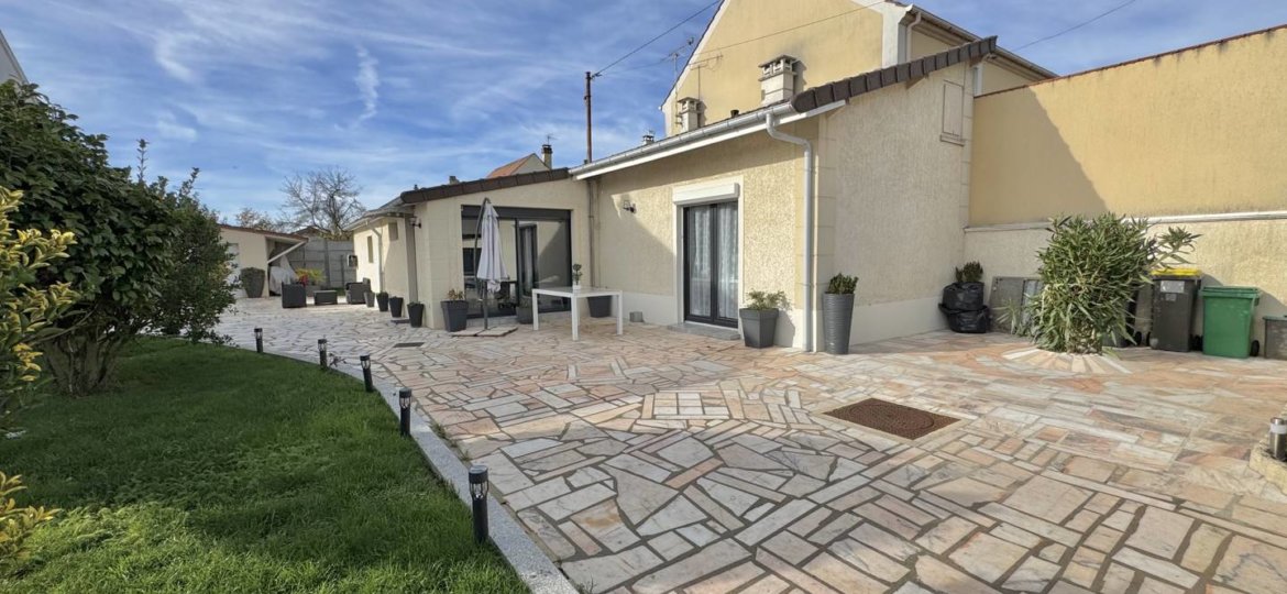 Maison à Ozoir-la-Ferrière 93m²  1