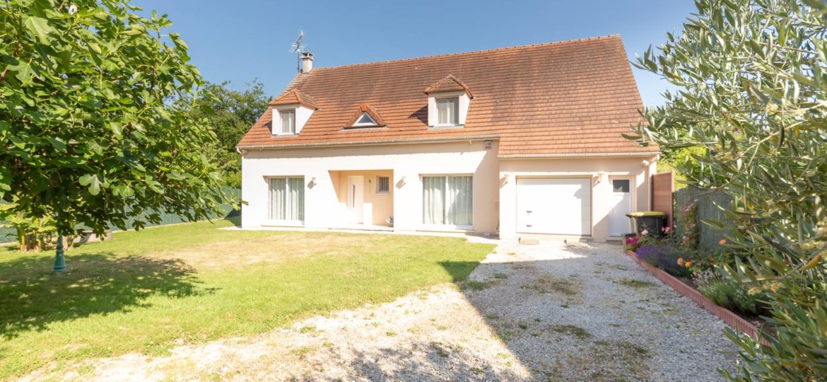 Maison à FAVIERES 196m² 1 1