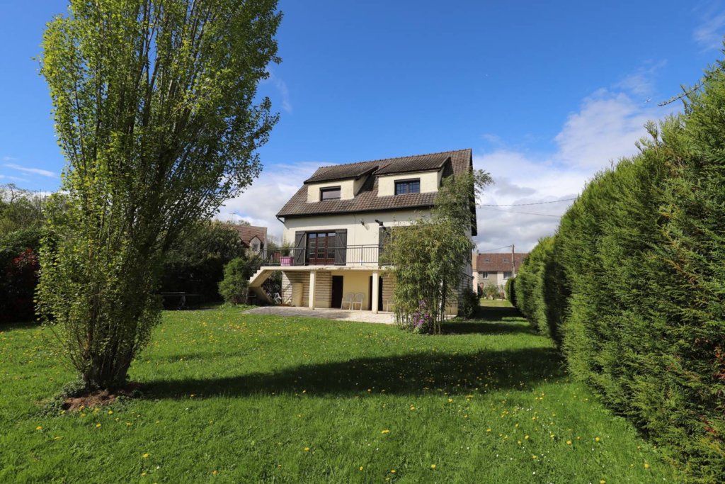 Maison à Neufmoutiers-en-Brie 175m²  1