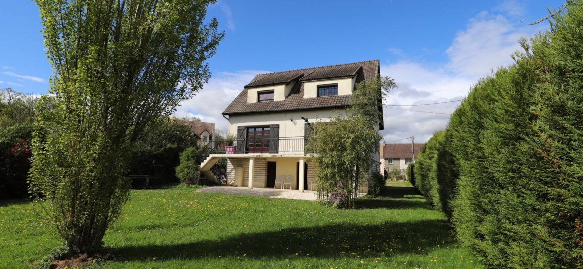 Maison à Neufmoutiers-en-Brie 175m²  1