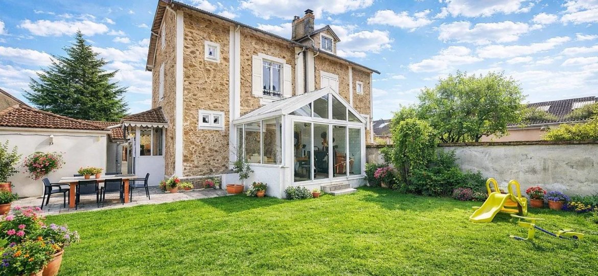 Maison à Tournan-en-Brie 121m²  1