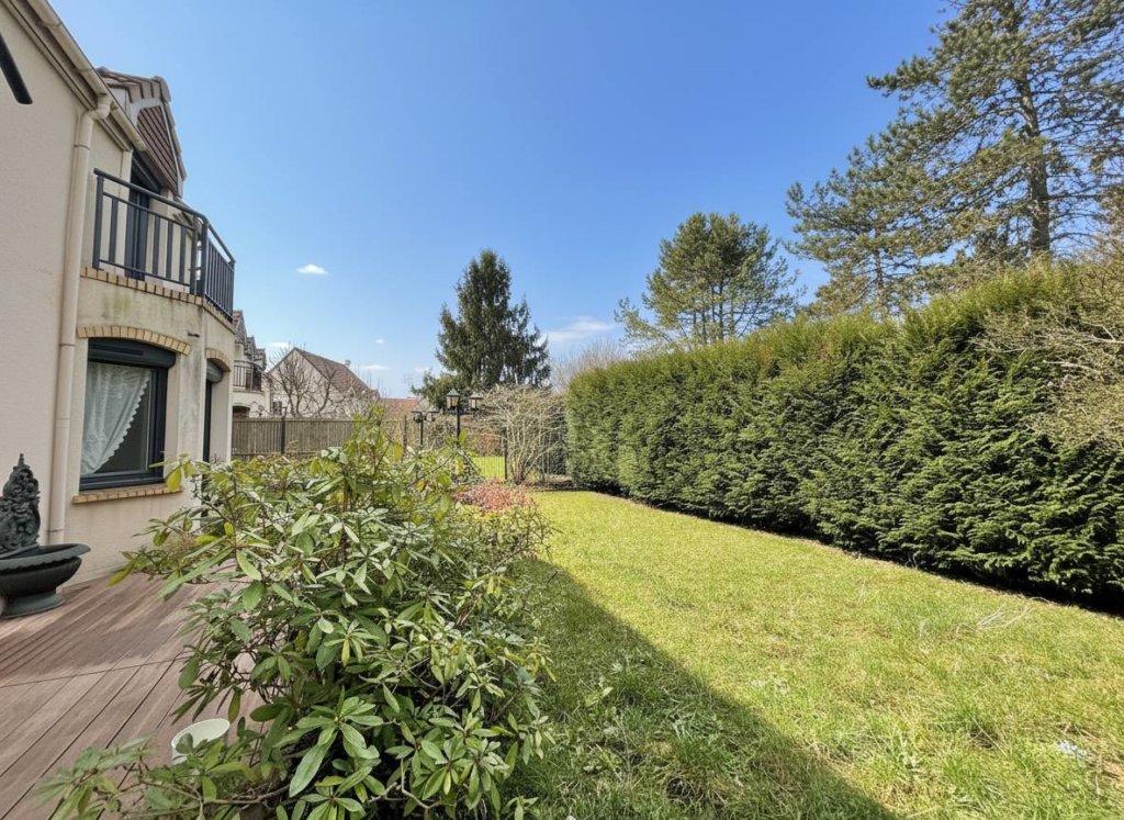 Maison à La Queue-en-Brie 144m²  1