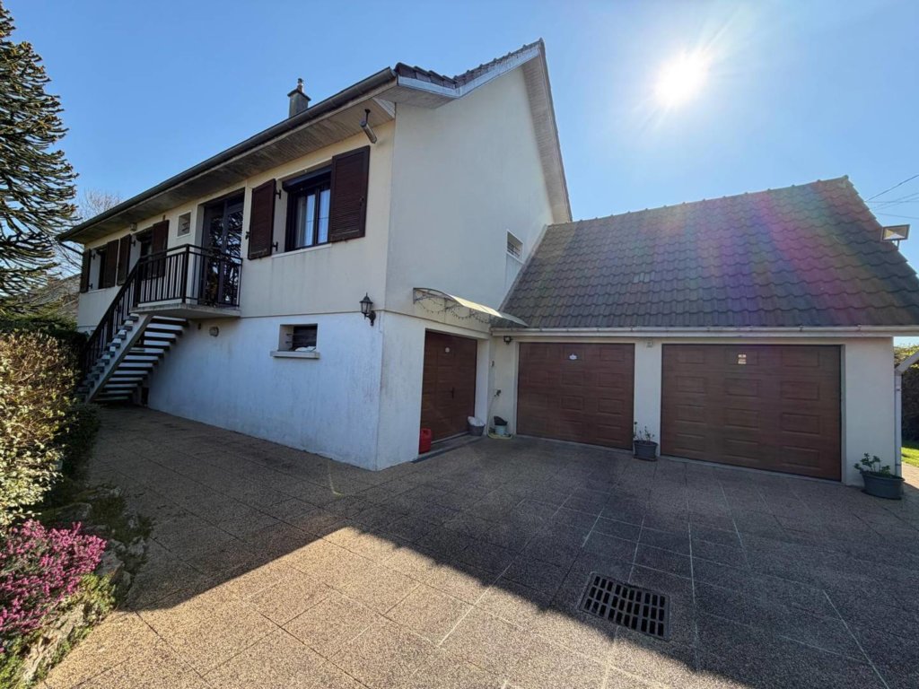 Maison à Crèvecœur-en-Brie 129m²  1