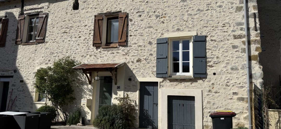 Maison à LA CROIX EN BRIE 64