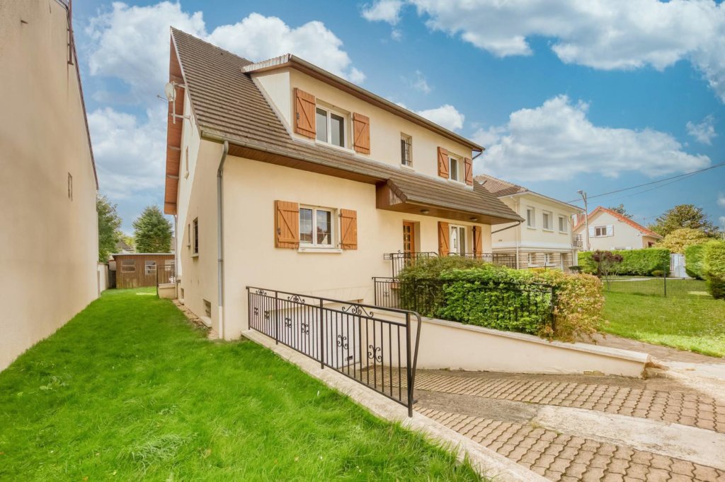 Maison à CHAMPIGNY SUR MARNE 236m² 1 1