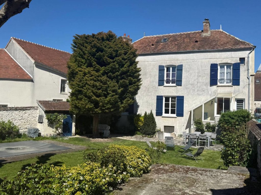 Maison à Jouy-le-Châtel 147m²  1
