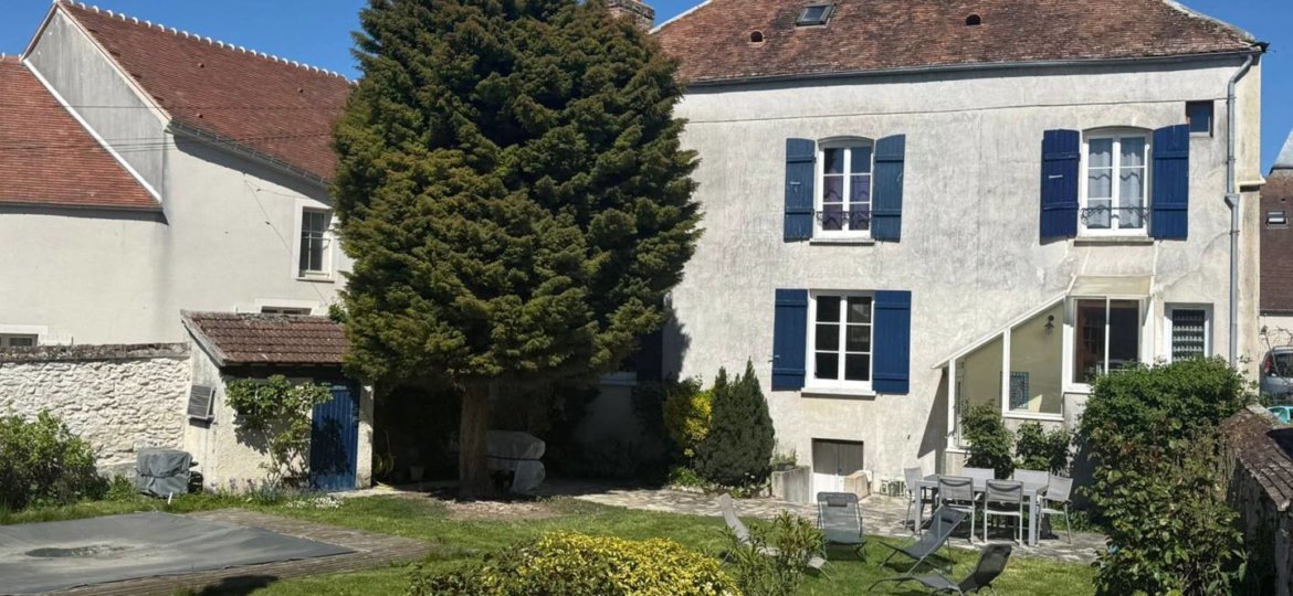 Maison à Jouy-le-Châtel 147m²  1