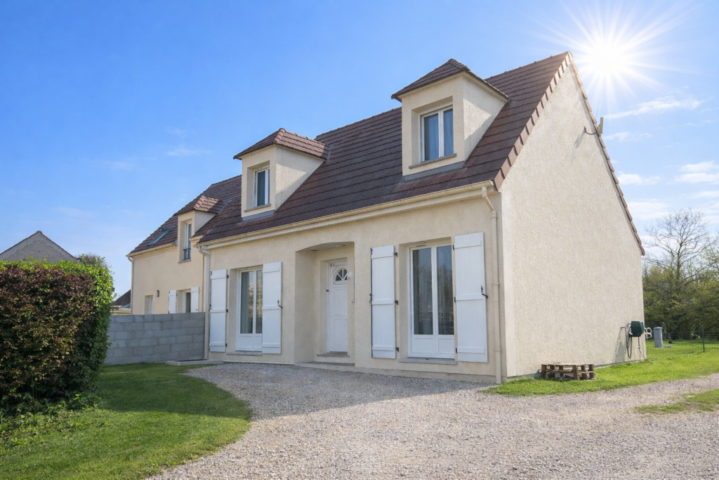 Maison à Le Plessis-Feu-Aussoux 107m²  1