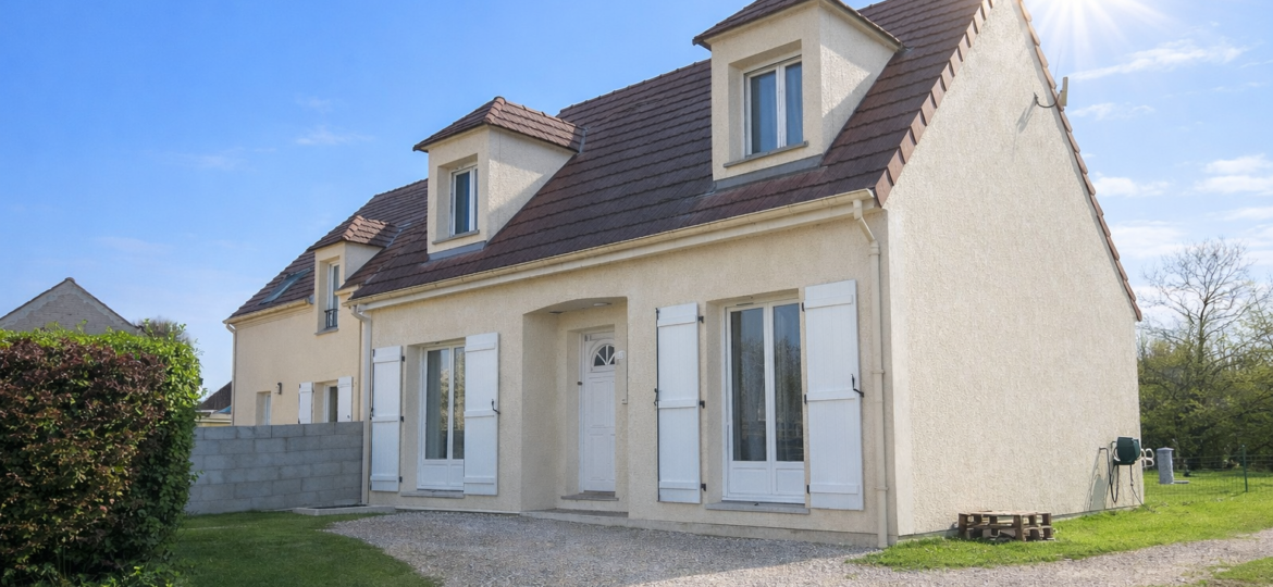 Maison à Le Plessis-Feu-Aussoux 107m²  1