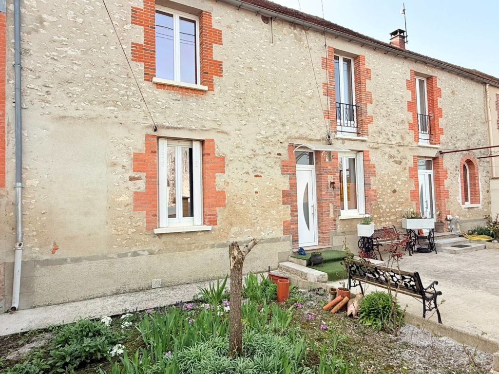 Maison à CHAMPCENEST 178m²  1