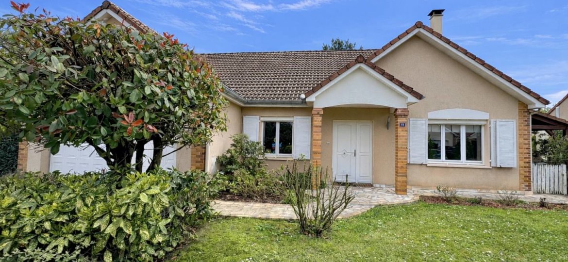 Maison à Ozoir-la-Ferrière 157m²  1