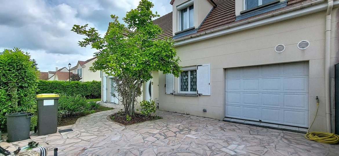 Maison à Roissy-en-Brie 147m²  1