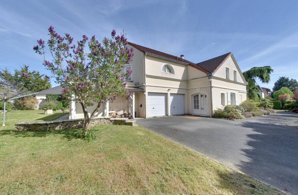 Maison à Ozoir-la-Ferrière 257m²  1