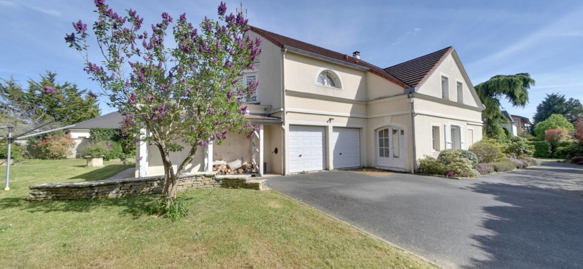 Maison à Ozoir-la-Ferrière 257m²  1