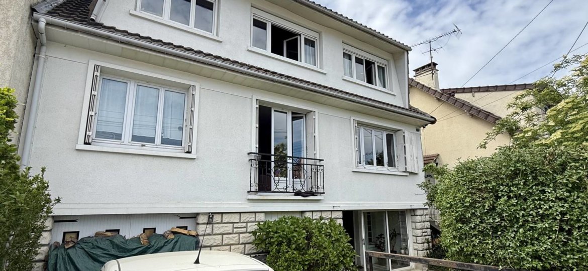 Maison à Ozoir-la-Ferrière 151m²  1