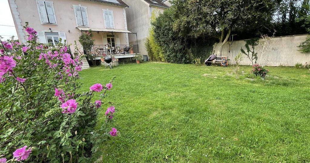 Maison à Gretz-Armainvilliers 154m²  1