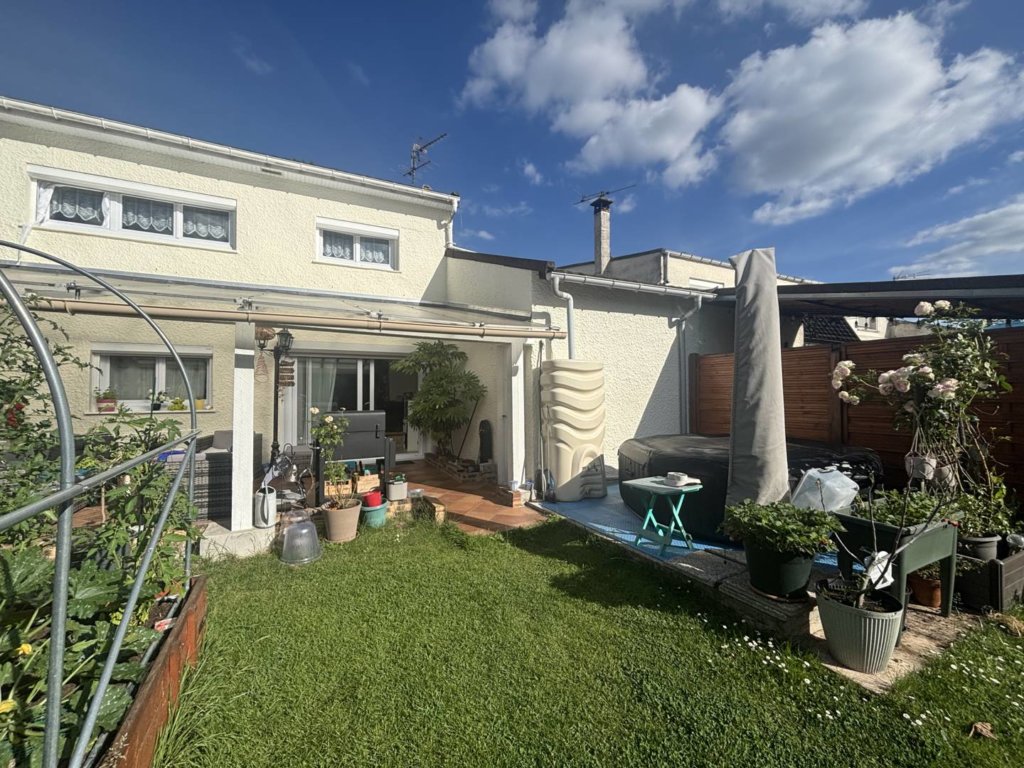 Maison à Roissy-En-Brie 101m²  1