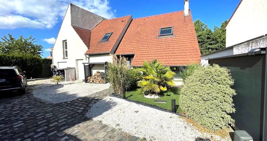 Maison à La Queue-en-Brie 163m²  1
