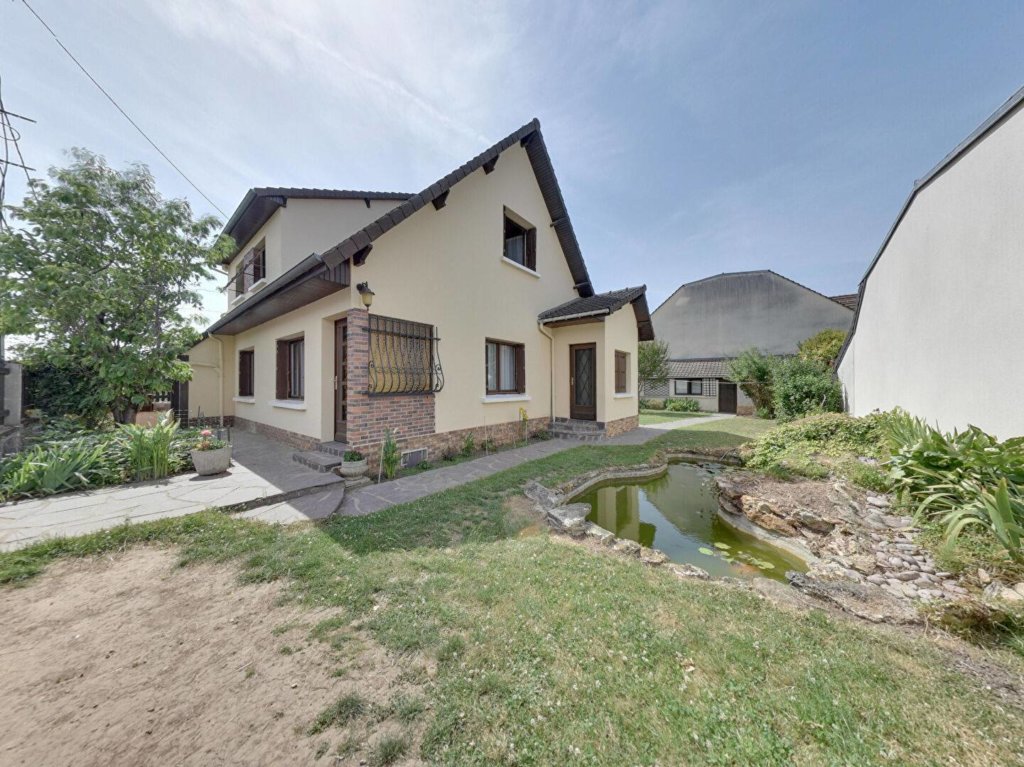 Maison à Roissy-en-Brie 112m²  1