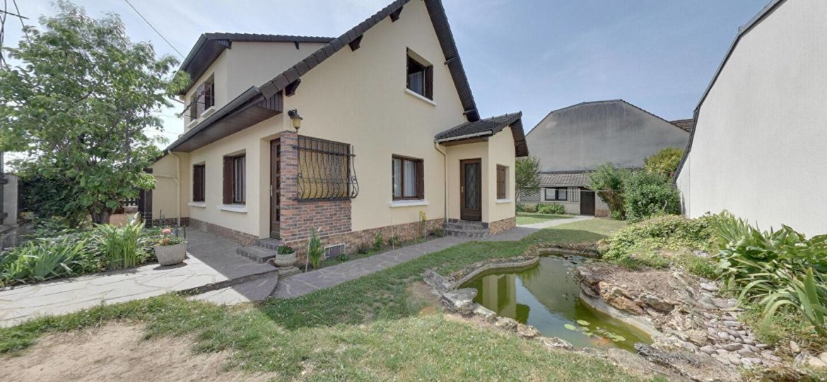 Maison à Roissy-en-Brie 112m²  1