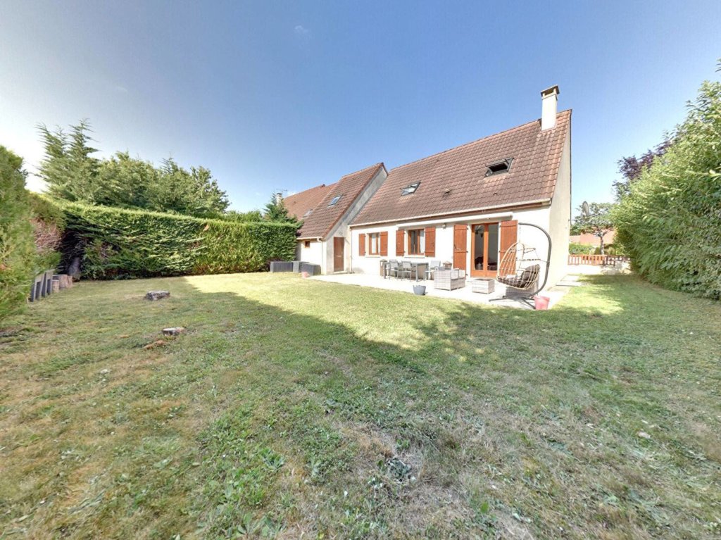 Maison à Roissy-en-Brie 118m²  1