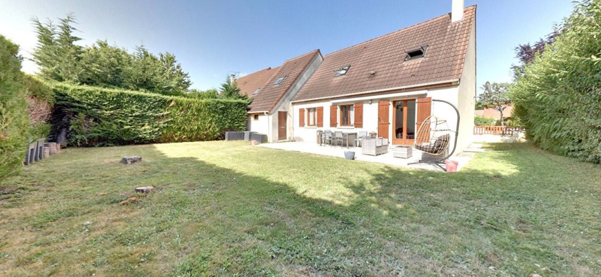 Maison à Roissy-en-Brie 118m²  1