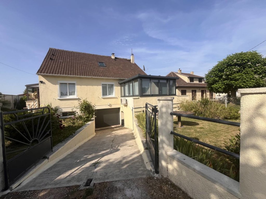 Maison à CLOS FONTAINE 145m²  1