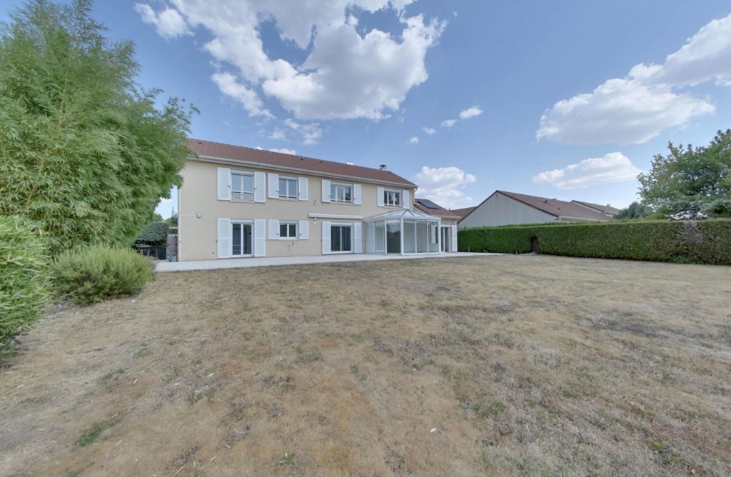 Maison à Ozoir-la-Ferrière 200m²  1