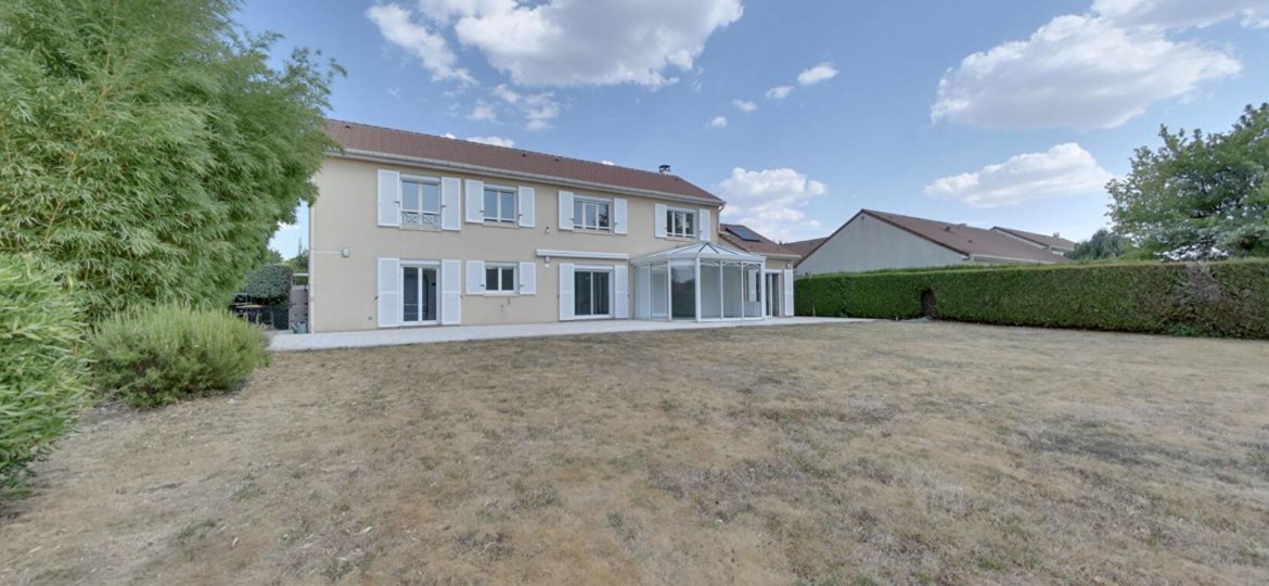 Maison à Ozoir-la-Ferrière 200m²  1