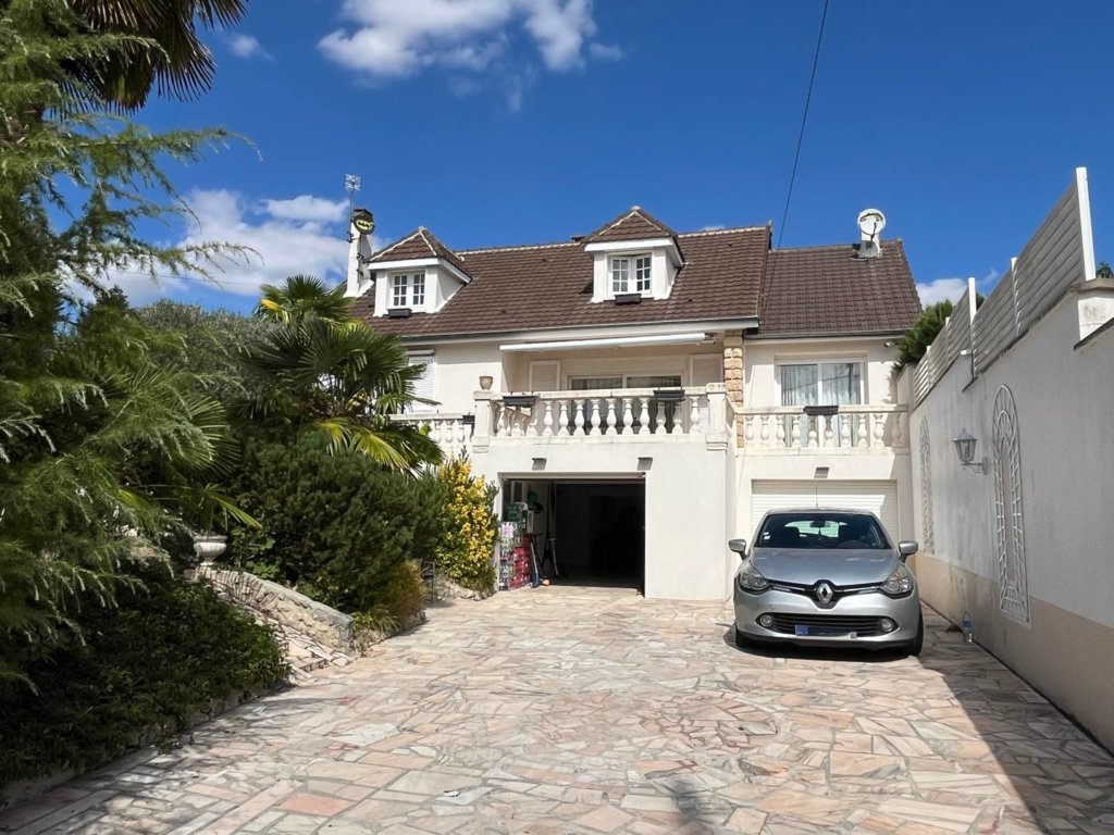 Maison à Rozay-en-Brie 153m²  1